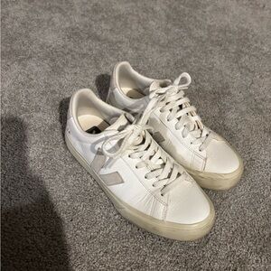 Veja Women's White Sneakers 6.5